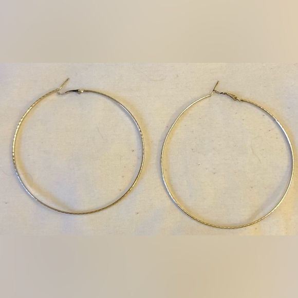 3 1/2” round large hoop pierced earrings silver tone - Picture 2 of 8